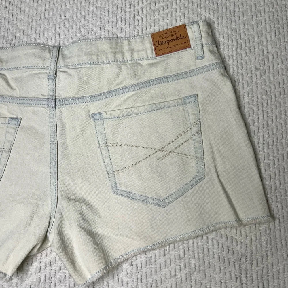 🖤New Aeropostale Light Wash Embroider Denim Shorts🖤 - Picture 8 of 11